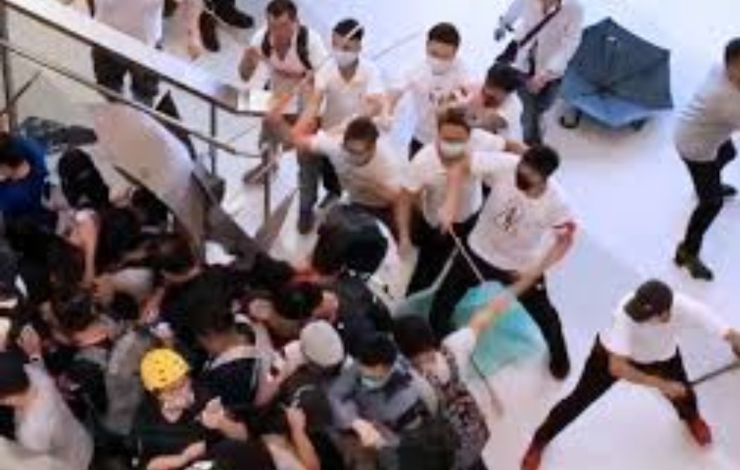 HkgirlI's tweet photo. #721YuenLongAttack has been 1 year by now. Irresponsible police and most of the triads are still escaping the legal sanction. Nevertheless, Hkers won't give up unitil JUSTICE MUST BE SEEN TO BE DONE!
#HongKong #YuenLong

Details: https://t.co/uYrzqGOmGD https://t.co/hub3VVgVKv
