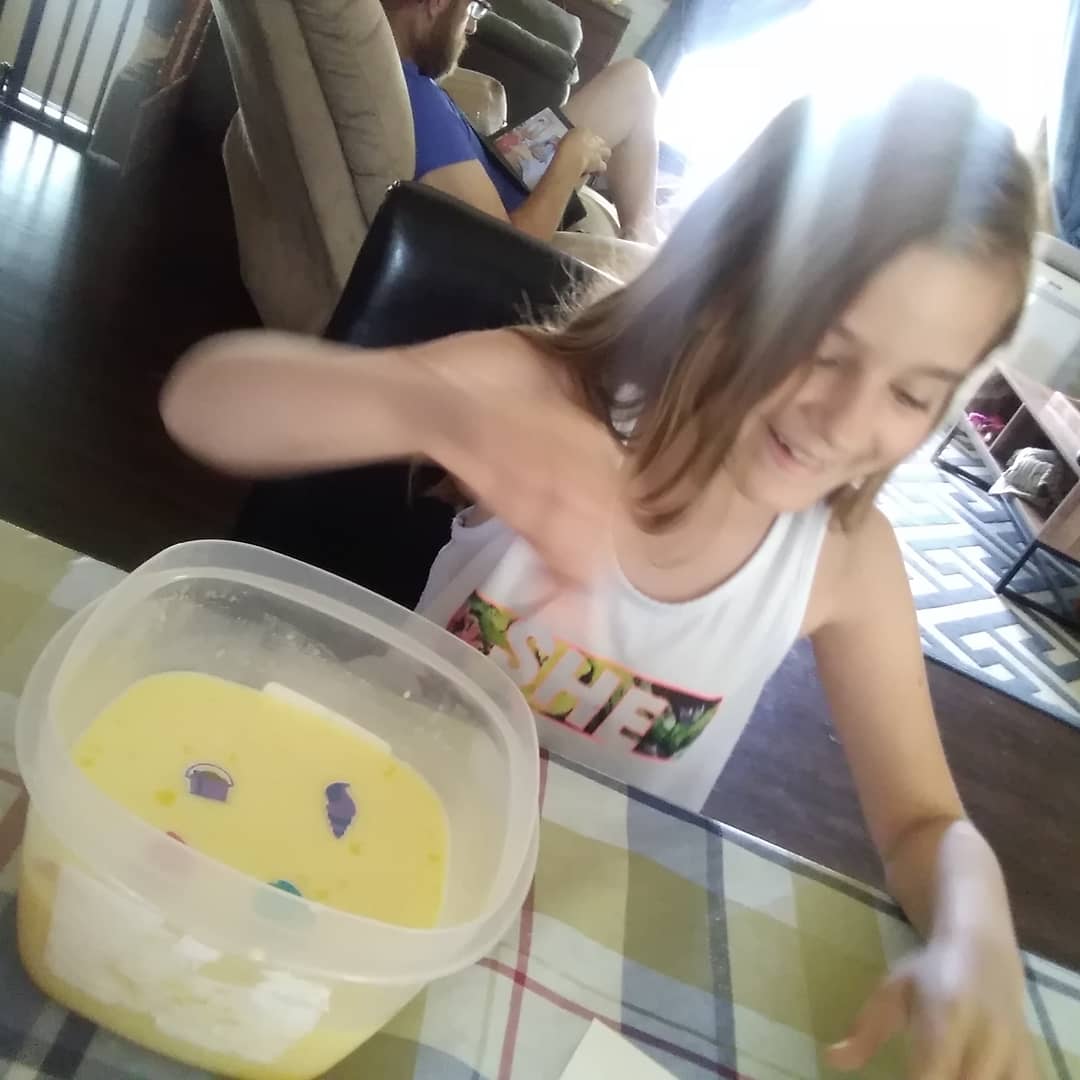 SickSpaceHair's tweet photo. So @KlownyJ picked up some #jelloplay edible sand for the niece and him to play with I think she had fun. https://t.co/9x3bsrgRok