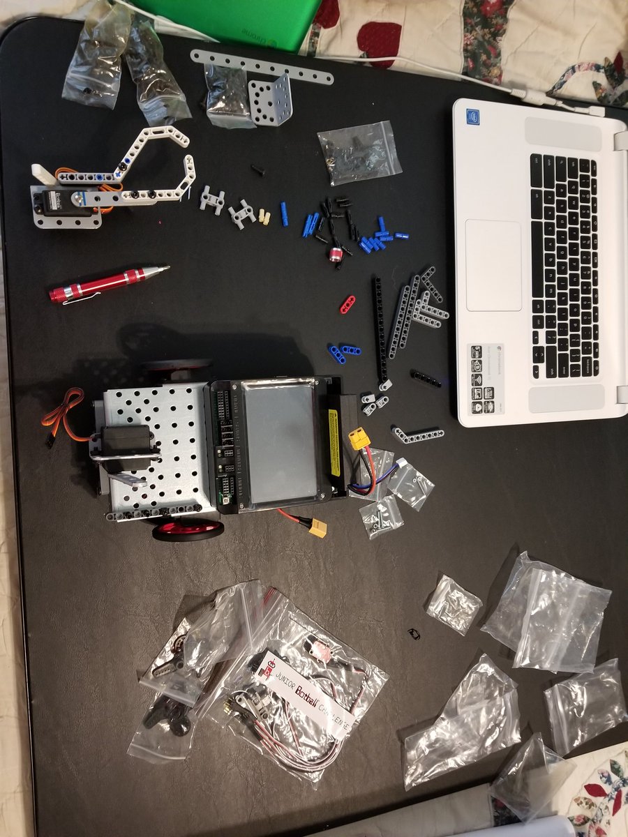 jenndmeyers12's tweet photo. Day 1 Morning- Building a bot! #infypathfinders #Infyfoundation #botballrobotics @BotballRobotics @JuniorBotball @DonorsChoose https://t.co/OWAhfnUSIX