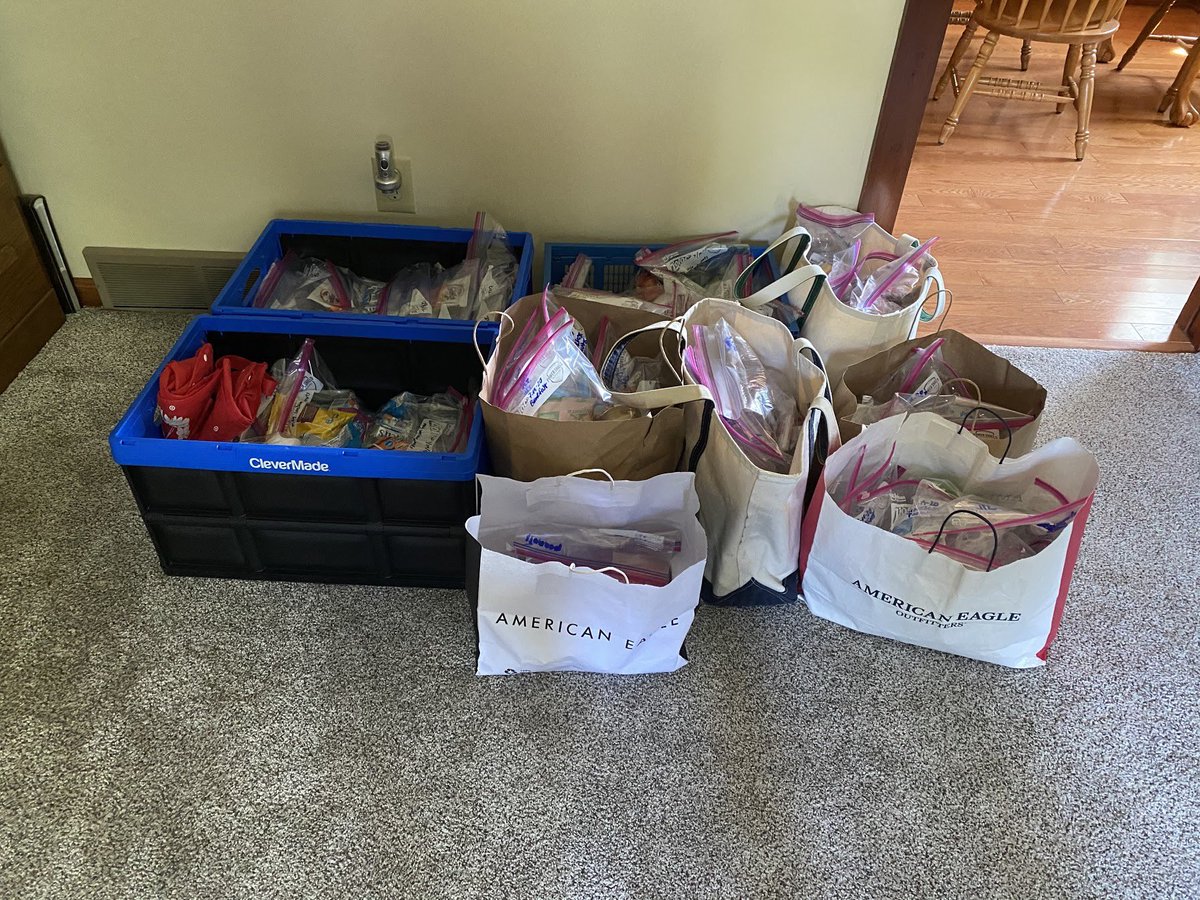 phsnnhs's tweet photo. Making the best of social distancing. Separate but together they made snack bags for the Ronald McDonald House parents!  Awesome NHS kids (Thankx to Parker for organizing!) https://t.co/RaJehWqGp6