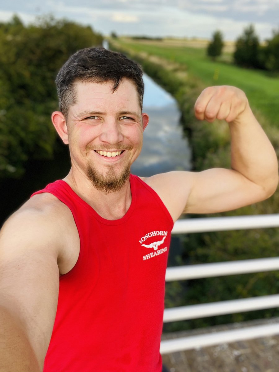 Smashed the Monday run 💪🏻🏃🏻‍♂️7.1km in 41 minutes &amp; feeling great because of it, all those good endorphins 😝 #farmrunner <a href="/FarmRunnerUK/">Farm Runner</a> #MondayMotivation