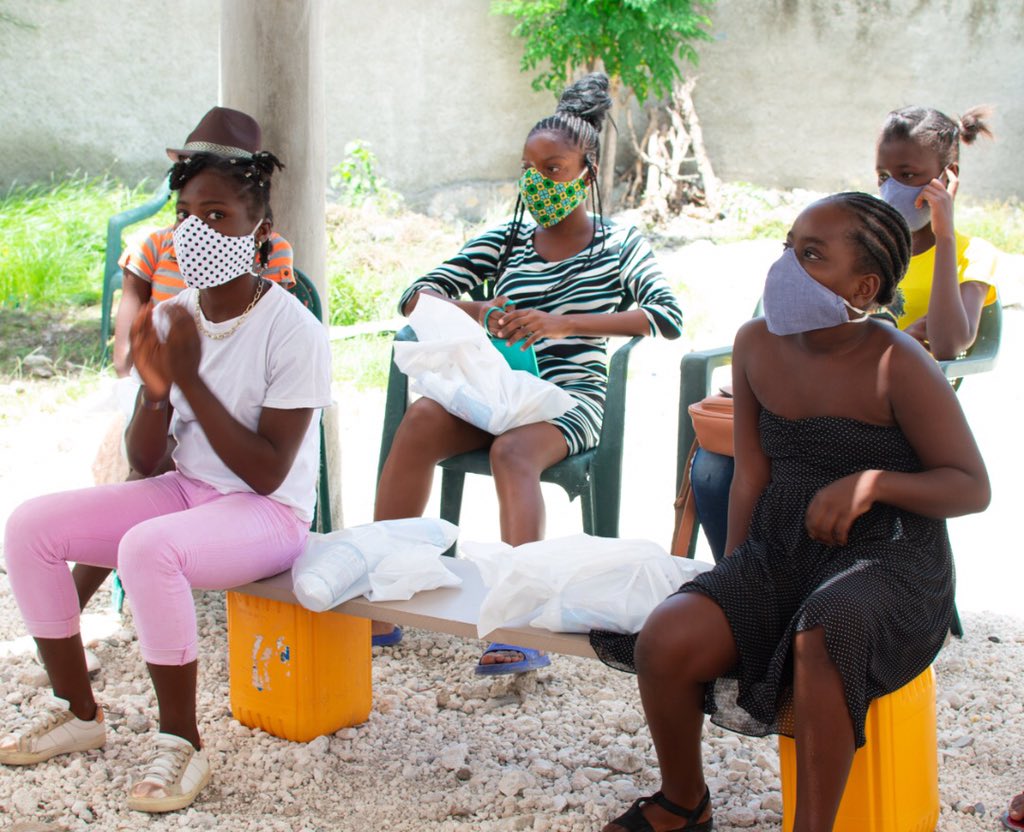 Neges_Mawon's tweet photo. Jounen aktivite nan ONAVILLE nan komin KWADÈBOUKÈ  9 jiyè 2020 pou ede konbat kowonaviris pou jèn fanm ak tifi nan kominote a
- Sansibilizasyon
- Distribisyon kit ki genyen mask, savon ak klowòks
- Ankèt
#InisyativVijilansAkSolidariteSitwayen #NègèsMawon #KonbatKowona
@ISitwayen https://t.co/F79ci5NTcG