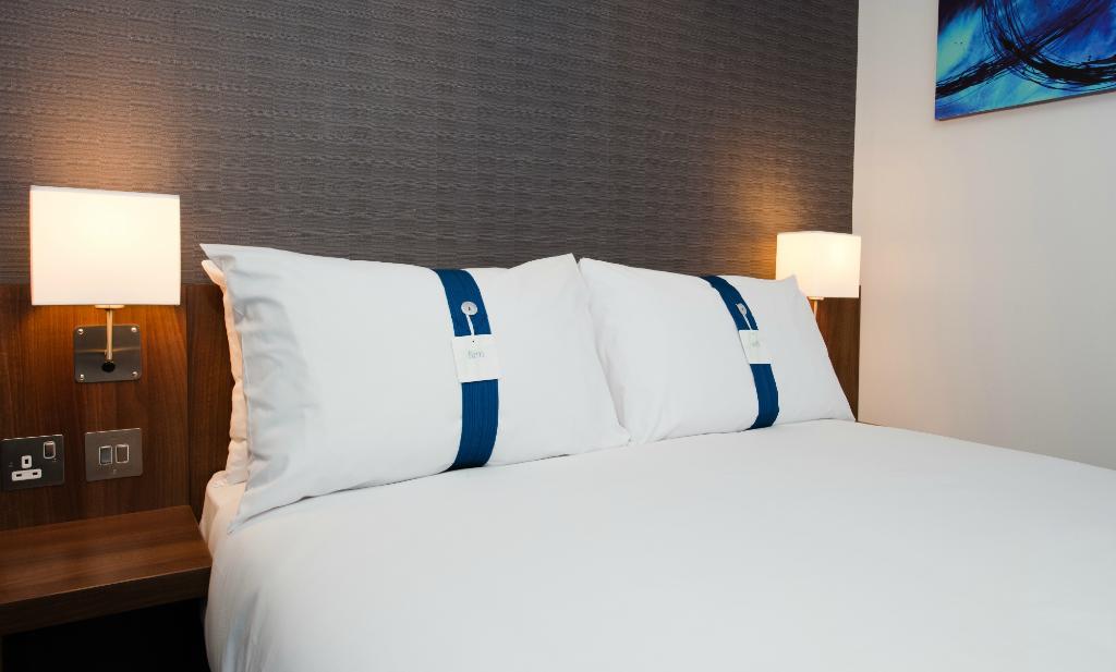 HIExpressExCeL's tweet photo. Book with confidence. 💙
We're now offering more flexible rate options for when plans change. 
Learn more → https://t.co/r4IDtQHer5

#HIExpressExceL #HolidayInnExpress #VisitLondon #LondonExCeL https://t.co/309Utd9ded
