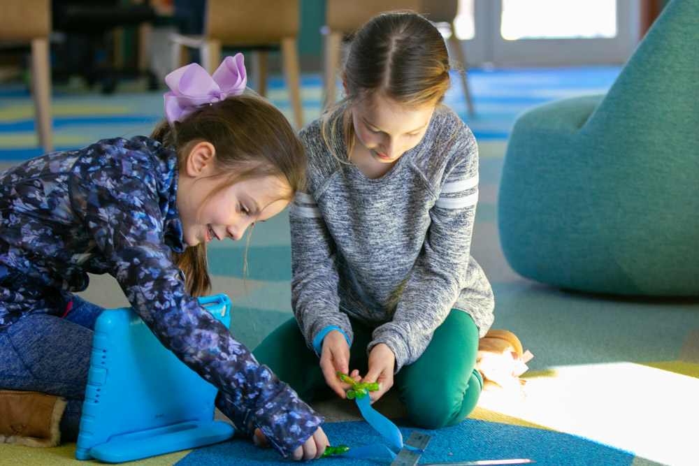 DerbyAcademy's tweet photo. Getting creative with @stikbot in the LS library...We may have some future movie directors in the making! #ImproveBoth #MissionMonday https://t.co/okOvWGR3gB