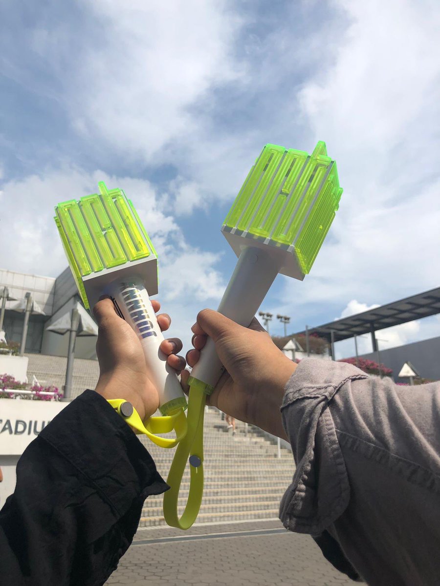 wangbiputri's tweet photo. Taun kmaren pas bgt tgl 20juli gue lagi nnton konser nct127! Wkt itu ngestan mreka baru sebulan ap 2 bulan udh ada announcement mereka world tour. Ap ak tdak menangis😭 but i’m glad that i can attend the concert💚

[POST CONCERT DEPRESSION]😫☹️

#NEOCITYinSINGAPORE 
#NEOCITYinSG https://t.co/H33be1Aura