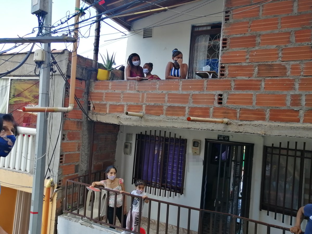 camilaramirezci's tweet photo. El show de los super héroes INDER y el evento Recreo Bingo, llevan alegria el Corregimiento San Antonio De Prado 🦸🦸‍♀️🌄🌈💚🃏
#RecreandosRecorreMedellín
#ElINDERSeSiente
#QuedateEnCasa
@INDERMEDELLIN
@JaimeVillayepe3
@DianaToroZ
@ConyGomez07
@franciamolina_ https://t.co/QAze4qUb8B