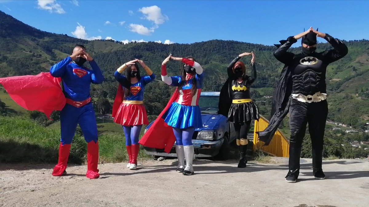 camilaramirezci's tweet photo. El show de los super héroes INDER y el evento Recreo Bingo, llevan alegria el Corregimiento San Antonio De Prado 🦸🦸‍♀️🌄🌈💚🃏
#RecreandosRecorreMedellín
#ElINDERSeSiente
#QuedateEnCasa
@INDERMEDELLIN
@JaimeVillayepe3
@DianaToroZ
@ConyGomez07
@franciamolina_ https://t.co/QAze4qUb8B