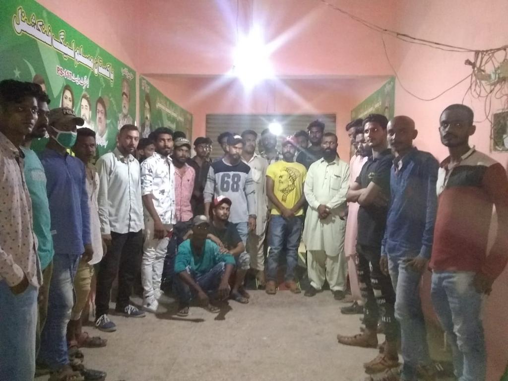 HurPakistani's tweet image. کراچی میں پاکستان مسلم لیگ کارکنان کی ارباز حسین اور ذیشان قریشی کی زیرنگرانی ریلی نکالی گئی ,  ریلی غازی آباد سے لیکر گلشن بہار مارکیٹ 1H اسٹاپ,  جوہر چوک, ڈسکو موڑ, سے ہوکر رحمت چوک پر اختتام ہوئی ریلی کے شرکا نے نعریبازی اور فنکشنل لیگ کے جھنڈے لہرائے