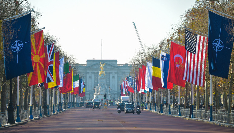 UKNATO's tweet photo. It’s #NationalPhotoWeek in 🇬🇧 and we thought we would celebrate by sharing our favourite photos📸 from the past year.

To kick off, we are looking back to NATO@70 celebrations with the London Leaders’ Meeting in December 2019 and @OxfordPhil's beautiful performance at @NATO HQ. https://t.co/UeTCBDpCgk