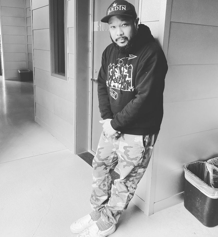 Go953mn's tweet photo. Drop your #HighNoonMix requests for @DJBonics ๐
Listen starting @ 12p @ https://t.co/T31OmyGJXQ https://t.co/2GCiLwq0HR