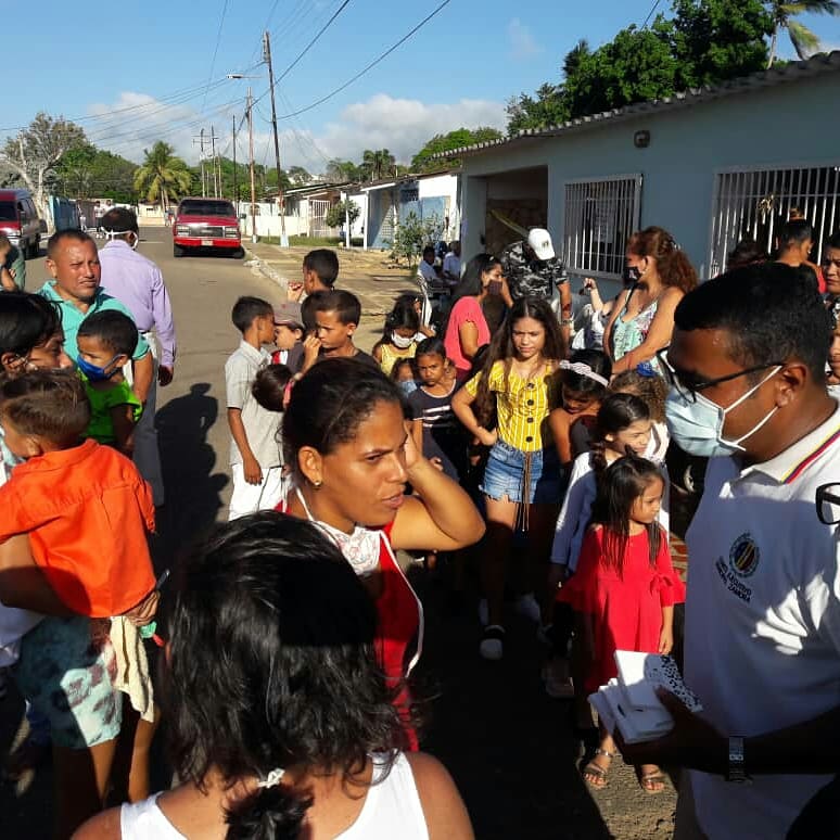 DarioGarciaADZ's tweet photo. Los Niños nuestro Impulso para seguir siempre ADelante.

GRACIAS infinitas a Dios que nos eligió de instrumento para ayudar y abordar la mayor cantidad de niños posible. 

Seguimos ADelante por que cada sonrisa vista ayer motivan más que cualquier otra cosa. https://t.co/lJHakrza3K