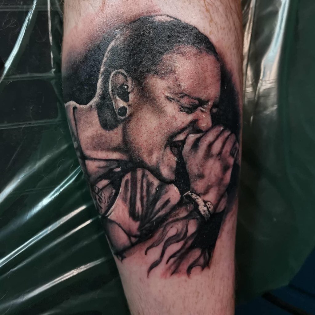 Had this done today. 3 years ago we lost one of the most inspiring musicians ever. I don’t know where I’d be if it weren’t for Chester Bennington and <a href="/linkinpark/">LINKIN PARK</a>. So this one is for Chester 🖤 #chesterbennington #MakeChesterProud #LinkinPark #ink #absolutelegend
