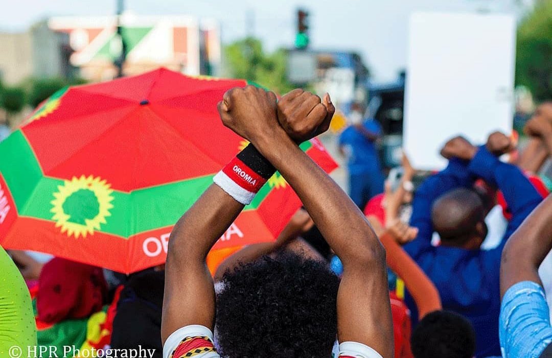 samora205's tweet photo. Anyone with a conscious mind and effort should demand the resignation of the PM and the system he supports #OromoProtests
#AbiyMustGo https://t.co/LLlv2S3Me5