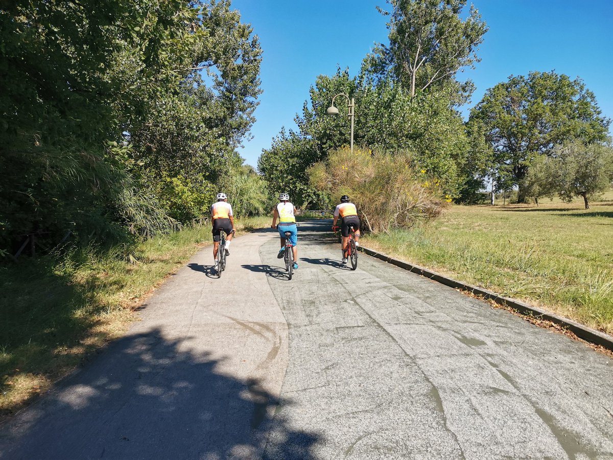 viaggioinbici's tweet photo. E poi da Civitanova Alta una pista ciclabile ti accompagna fino al mare tra salsedine, barche ormeggiate e pescatori intenti a seguire i movimenti ritmici delle onde... 😊 #destinazionemarche https://t.co/yPoun58n7Z