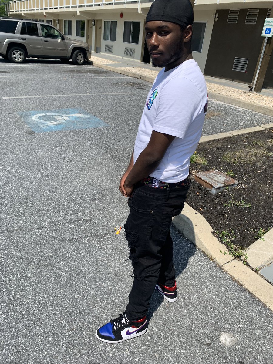 bml_phill's tweet photo. #WhosWhoAtMSU
Wassup My name Phill, if you don’t know me...You better Start😂
- Incoming Sophomore 
- Smoker, Drinker, lets match ? 😂
🍃
- M3 🎵🎺
Im fun as hell to be around and always doing some shit😂 if you see me say wassup 😌 https://t.co/2wbGHUb6po