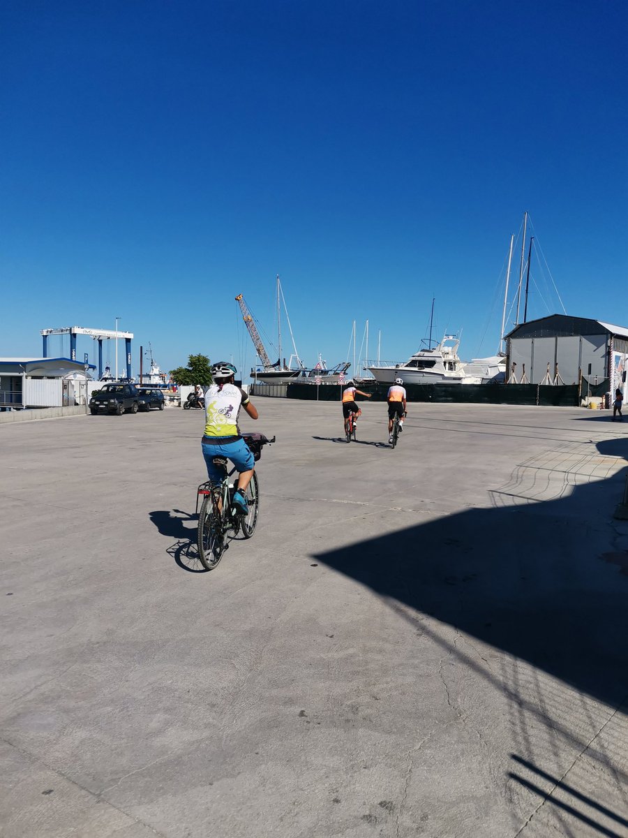 viaggioinbici's tweet photo. E poi da Civitanova Alta una pista ciclabile ti accompagna fino al mare tra salsedine, barche ormeggiate e pescatori intenti a seguire i movimenti ritmici delle onde... 😊 #destinazionemarche https://t.co/yPoun58n7Z
