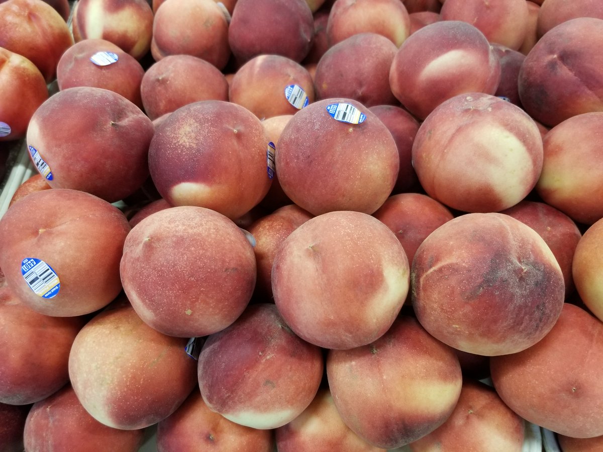 GalatiMarket's tweet photo. Do you like #Nectarines or #Peaches best?
#TreeRipe peaches, nectarines and #whitepeaches available at Galati Market #Fresh! https://t.co/CfHrQMVWte