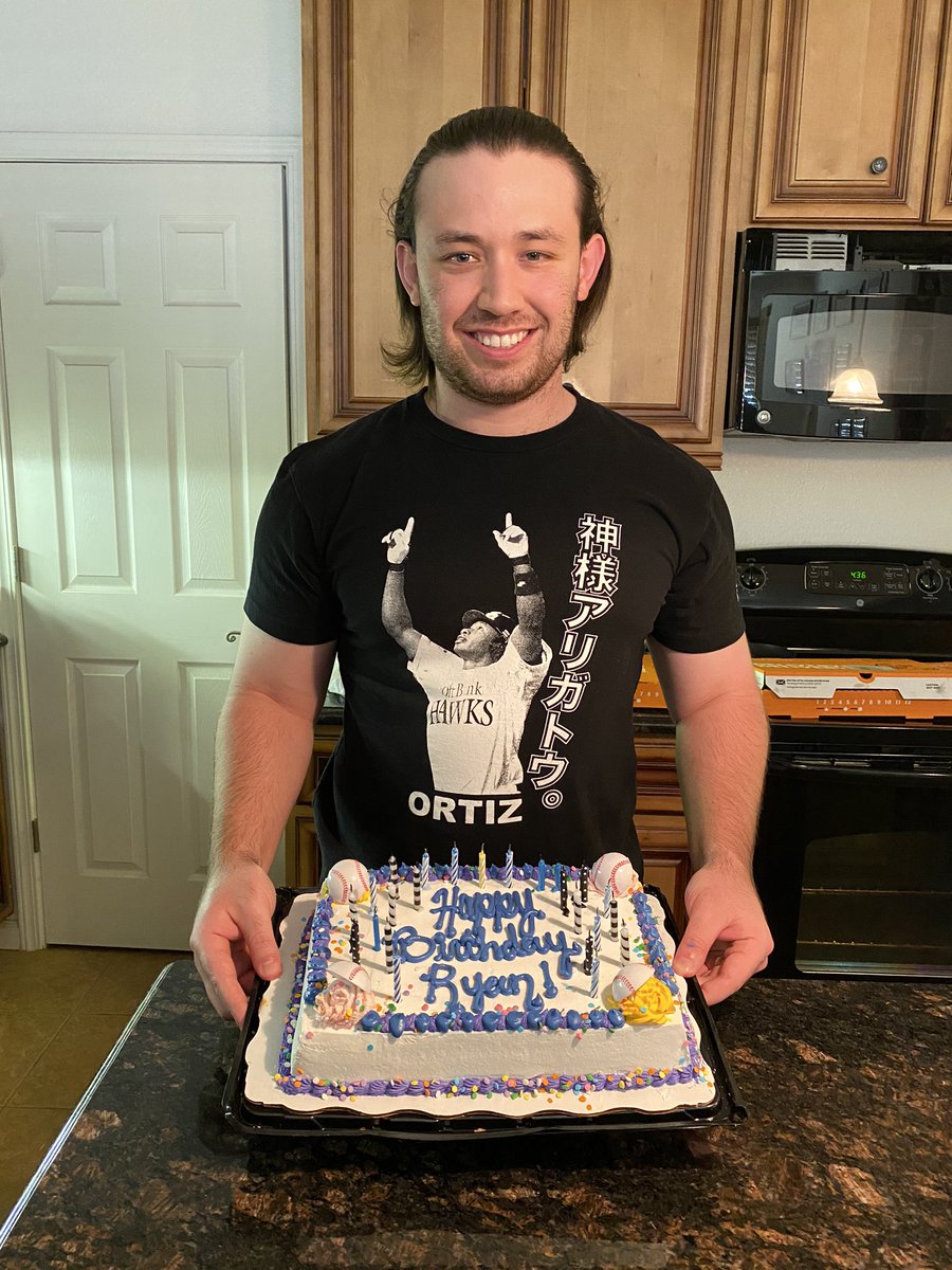 Melliemels71's tweet photo. 24 years ago today this boy came into our lives and has been the light of my life. Whatever the future brings you keep on shining bright son ❤️ HAPPY BIRTHDAY!! 🎂🎉 Love you to the moon & back😘 https://t.co/e8oWEFCyQJ