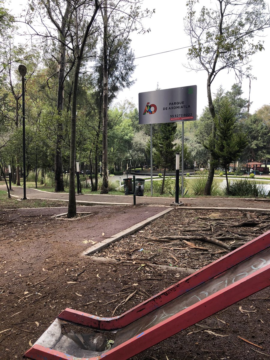 quimcalopez's tweet photo. @AlcaldiaAO arreglen o retiren pero cualquier criatura se puede abrir en canal aquí. El estado del es denigrante. @EnlaceTAguilas https://t.co/gik7Ac2Bf5