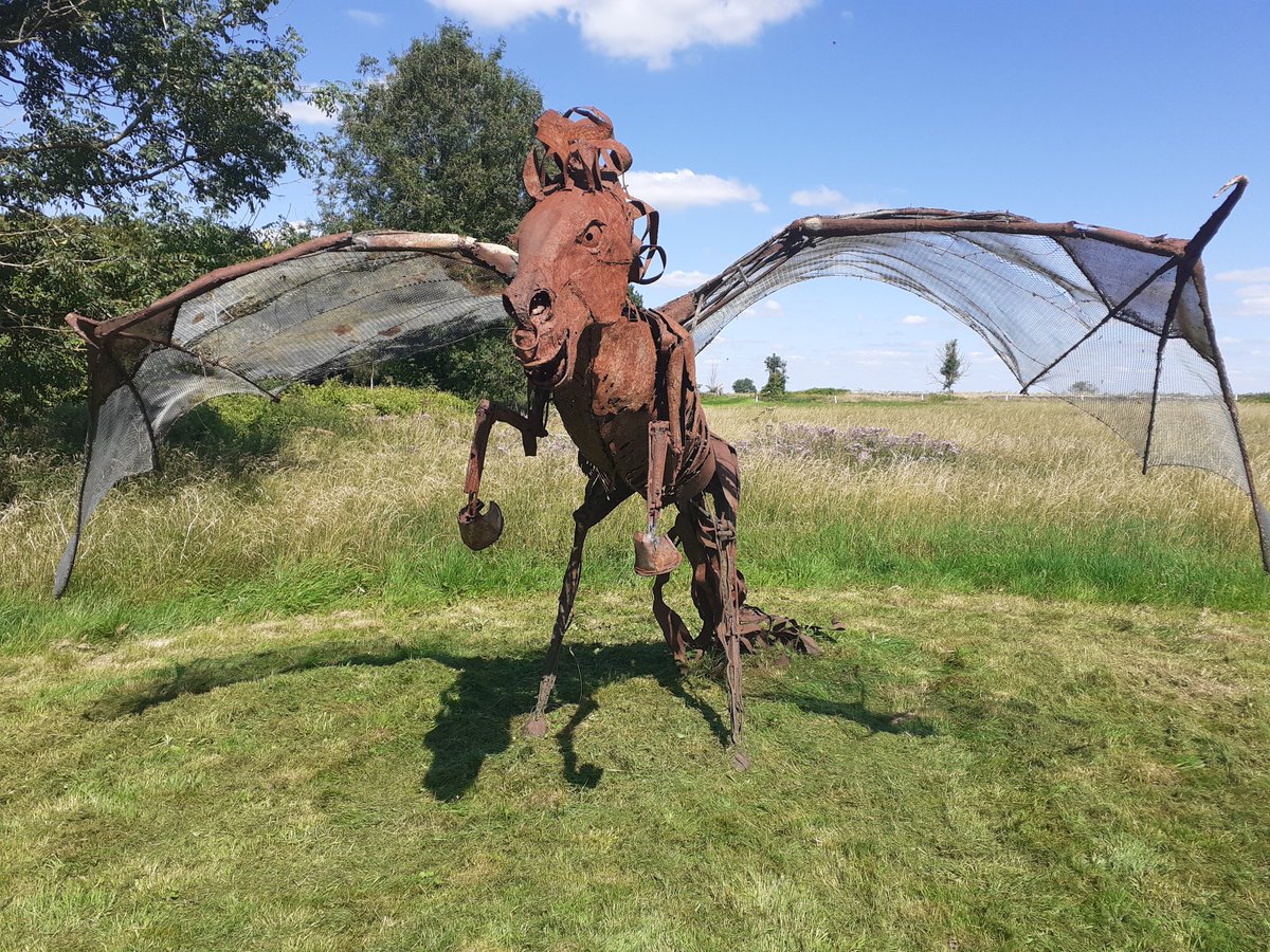 PipleyB's tweet photo. Finally she's freestanding! #MondayMotivation #Sculpture #Art https://t.co/4mrzTpvD3z