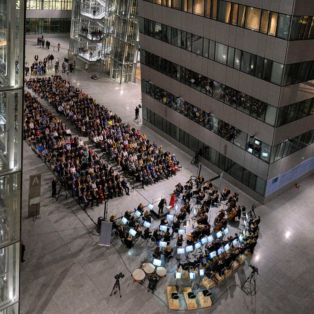 UKNATO's tweet photo. It’s #NationalPhotoWeek in 🇬🇧 and we thought we would celebrate by sharing our favourite photos📸 from the past year.

To kick off, we are looking back to NATO@70 celebrations with the London Leaders’ Meeting in December 2019 and @OxfordPhil's beautiful performance at @NATO HQ. https://t.co/UeTCBDpCgk