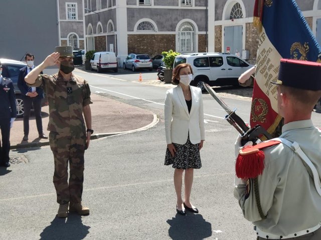 Aujourd’hui au bataillon de réserve d’Ile-de-France – 24e régiment d’infanterie à Vincennes : un régiment de l’armée de Terre qui forme et emploie 700 militaires, tous (ou presque) réservistes. Une unité singulière, véritable symbole d’un engagement hors normes.