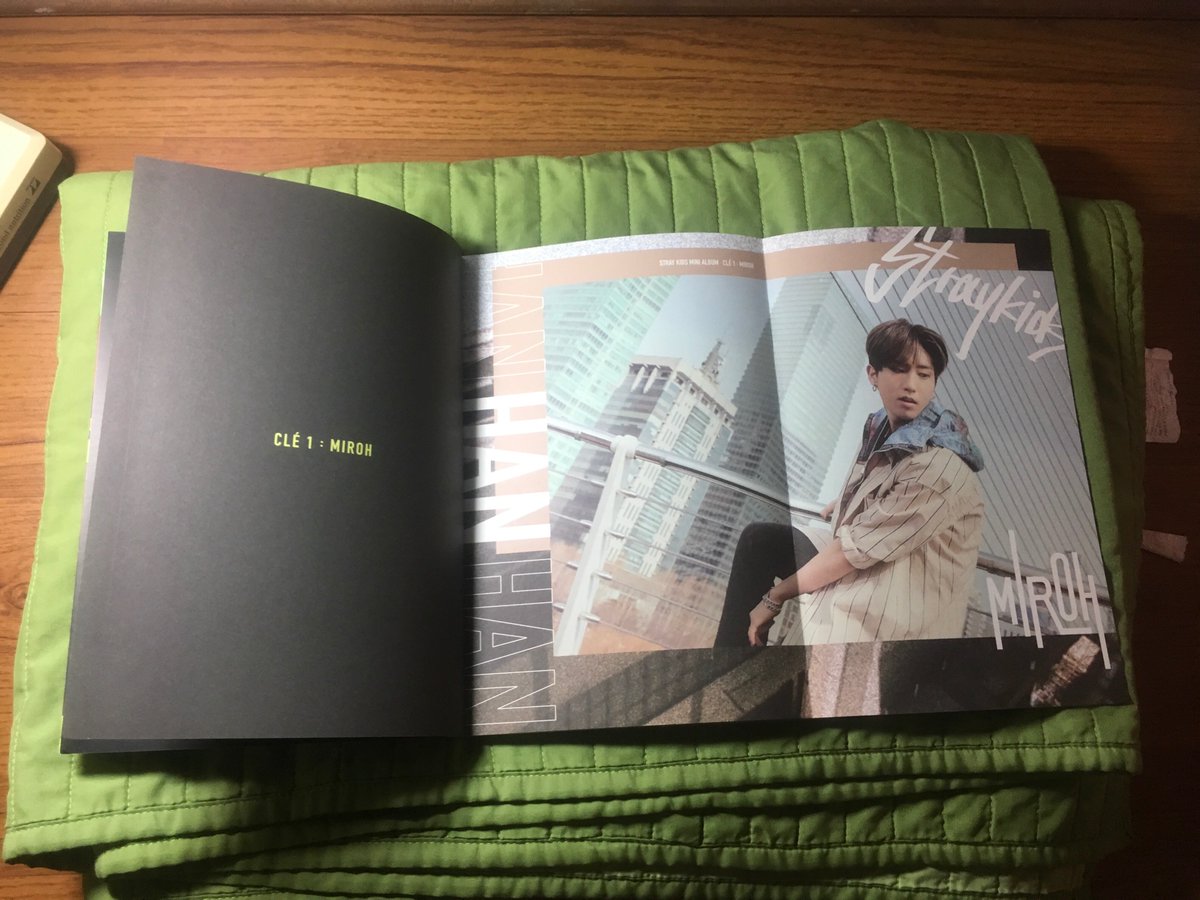 btsworIdPH's tweet photo. SELLING ONHAND STRAY KIDS ALBUM PH
CLΓ 1 MIROH VERSION (HAN/JISUNG PAGE)
P700 + SF
8/10 Condition *loose spine
mop : bpi
DM FOR INQUIRIES (pc) + PICS
#kpopmerchph #btsalbumsph #btsmerch #kpopmerch #onhanditems #straykids #straykidsalbumph https://t.co/jaO2ATrEy8