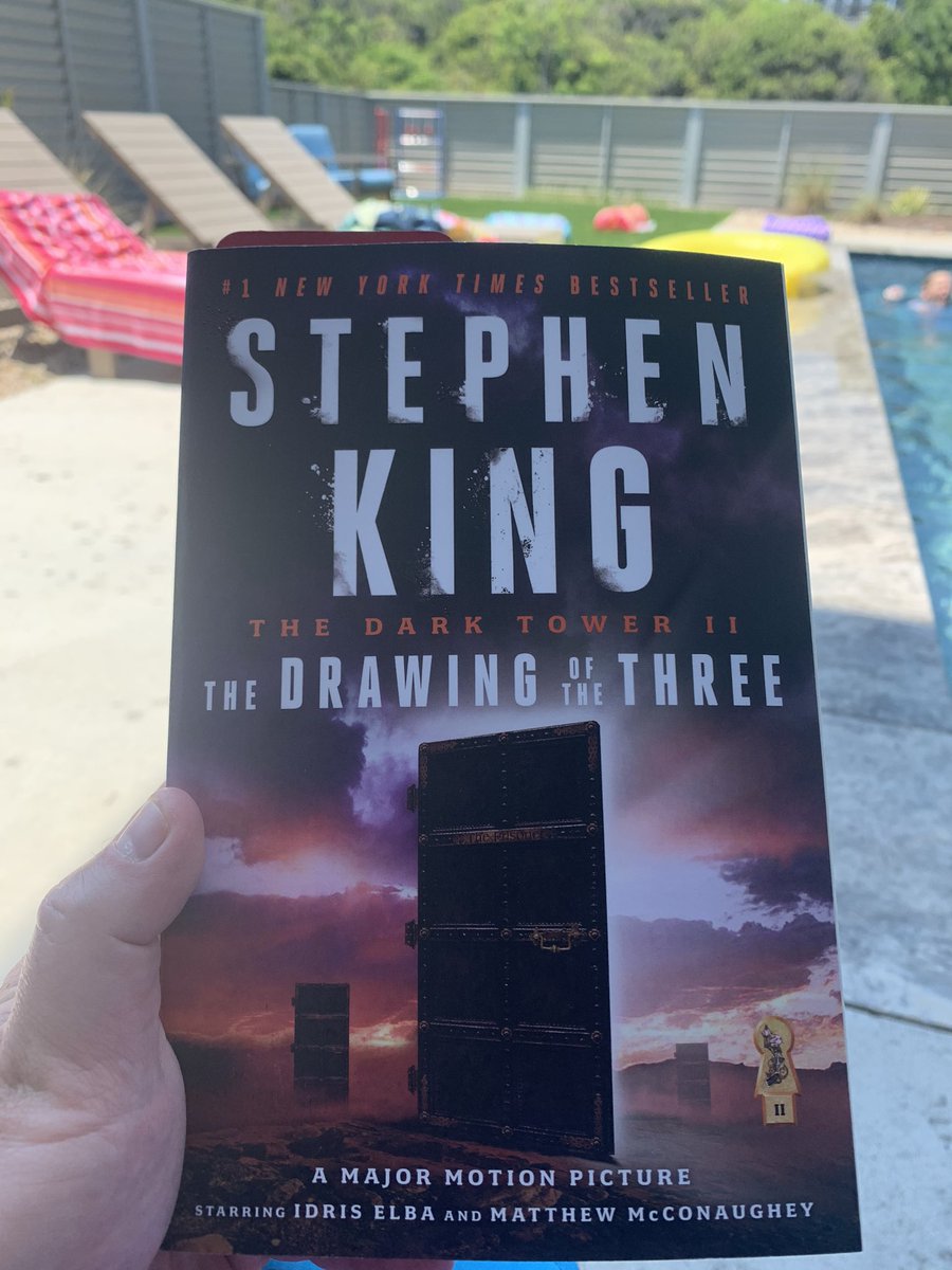 ser_travis's tweet photo. Already 100 pages in and loving it #StephenKing #TheDarkTower #TheDrawingoftheThree https://t.co/uSiCrIhRaM