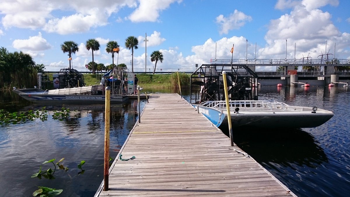 suzysmusicworld's tweet photo. Going on a fan boat trip through the everglades was one of the best bits of our trip to Florida, even when the local wildlife were in snapping distance to me haha

https://t.co/JCGOGtzRCh

#suzytheexplorer #travel #tblogger #everglades #florida #fanboat #thingstodo #crocodiles https://t.co/rQnOyVOhcB