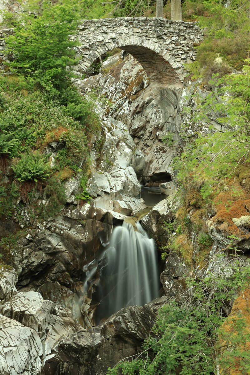 MrGGaw's tweet photo. A wonderful walk around the Falls of Bruar this afternoon between the rain showers. A striking combination of rock and water as the Bruar Water tumbles down into Glen Garry. #ScotlandIsNow #Staycation #FallsOfBruar #Waterfalls https://t.co/XLk6AXZzmE