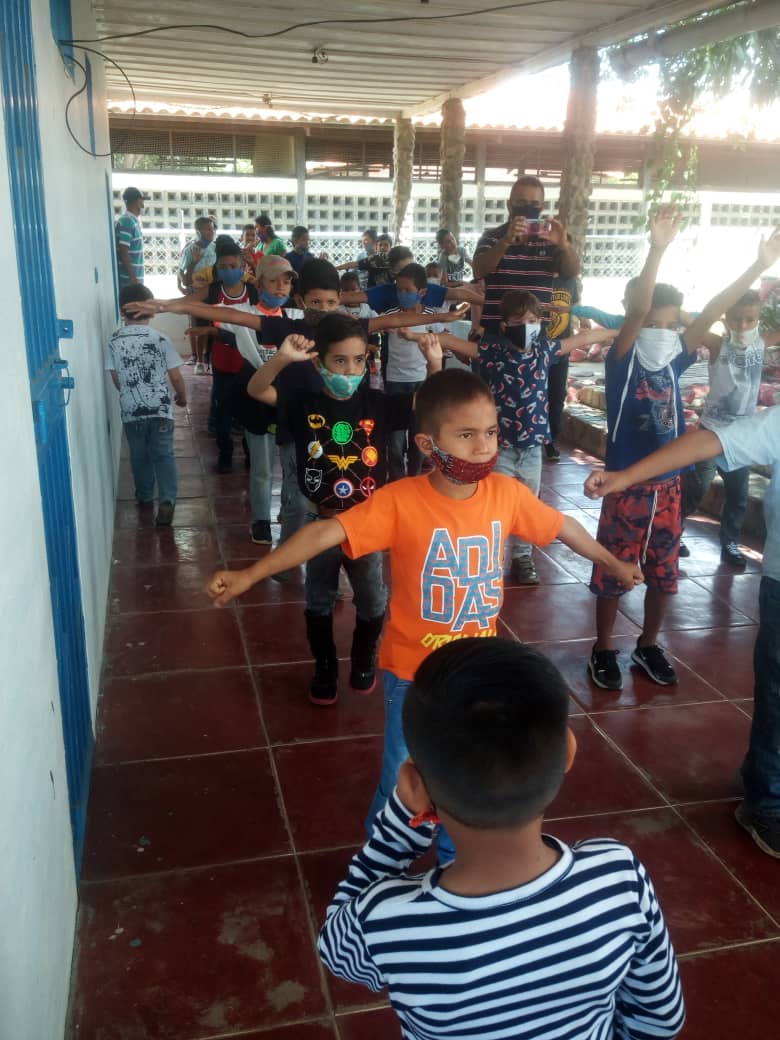 CLAP_PradosN1's tweet photo. Domingo del niño, compartir dinámico, con la colaboración de FUNDASEL @gestionperfecta , UBCH, CLAP, JEFES DE CALLES prados del Norte 1. Cuji Barqto Edo Lara @NicolasMaduro https://t.co/sS45ZteHkd
