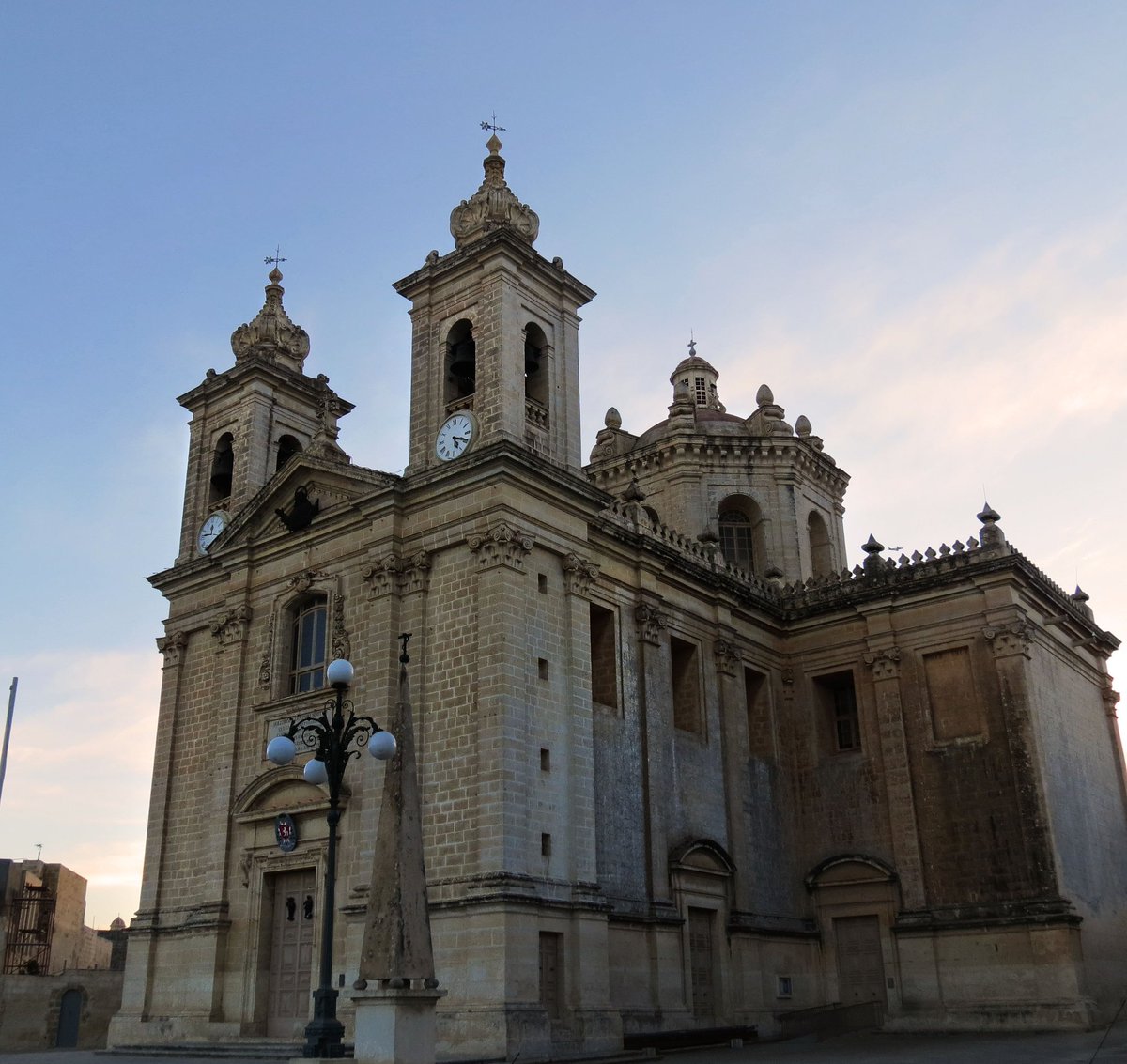 Lija is a small village in the Central Region of Malta. It forms part of the Three villages of Malta, along with Attard and Balzan. Lija has a baroque parish church and seven other small chapels. 
 #discover #discoverearth #sejour  #visitmalta #maltatravel