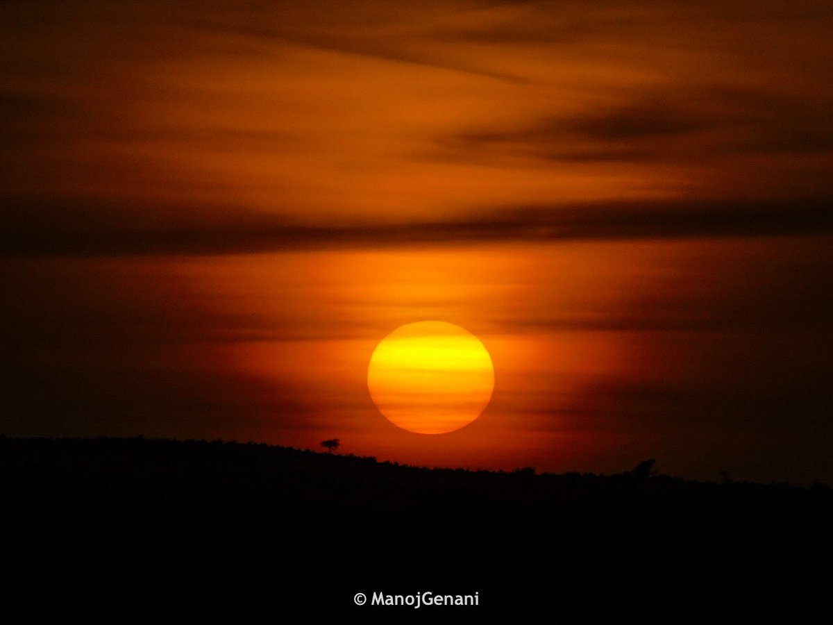 genanimanoj's tweet photo. Yesterday when I was coming back from desert, amazed to see the sunset, it’s art piece of nature where clouds have turned contrasted colors, and created fragrant moment, won’t be missed.
#Zeroediting
#Sunset #Evening #Thar #ManojGenaniPhotography #2020 https://t.co/kqsRyqG3Rp