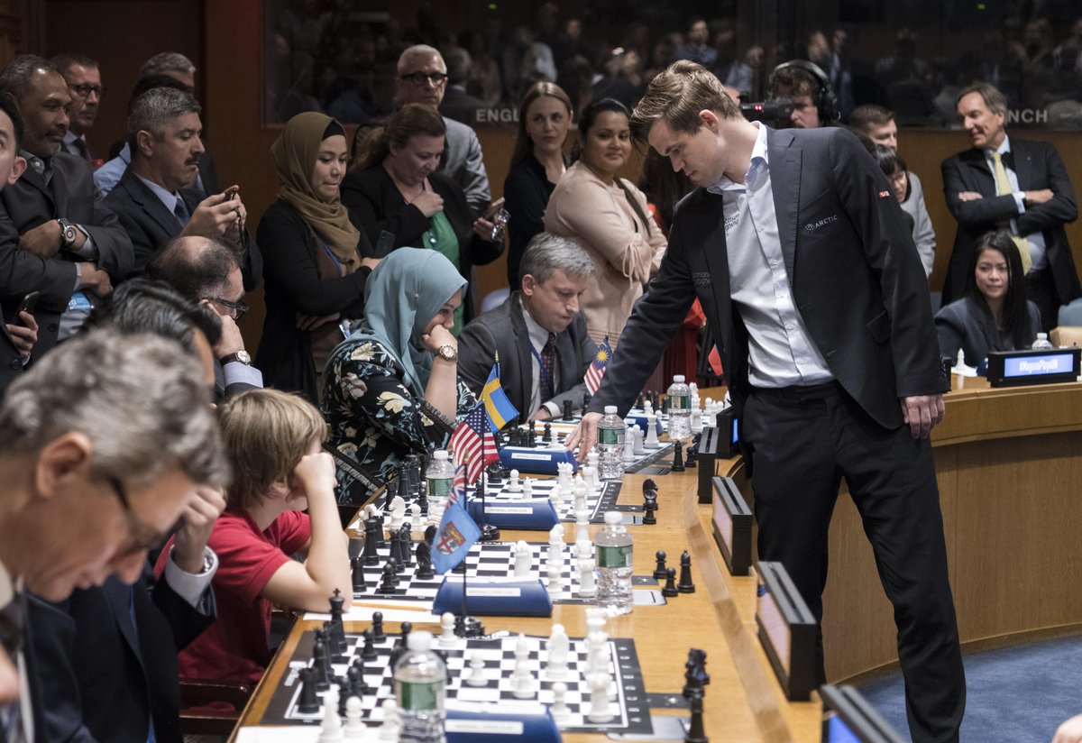 ONU_es's tweet photo. Los juegos y los deportes pueden ayudar a reducir la ansiedad y mejorar la salud mental, especialmente en tiempos difíciles como la crisis de la #COVID19 

Más sobre el primer #DíaDelAjedrez: https://t.co/5Lpk7E6cc8 https://t.co/PDvbqBT6sz