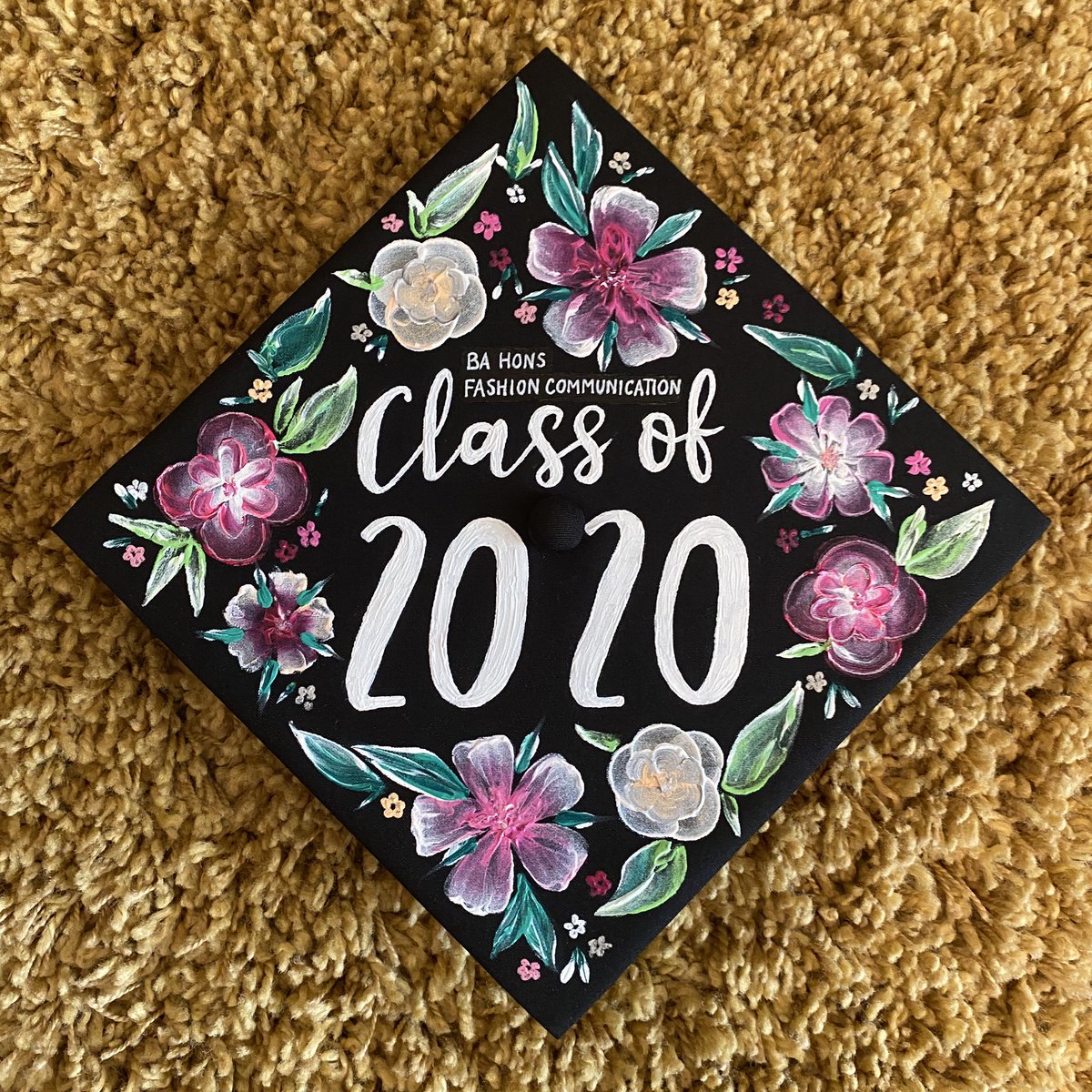CromptonPip's tweet photo. A fellow Class of 2020 graduate enjoying her handpainted cap! 🎓 #graduationhat #graduationcap #graduation2020 #classof2020 #handpaintedgraduationcap https://t.co/mqGgO7Hs35