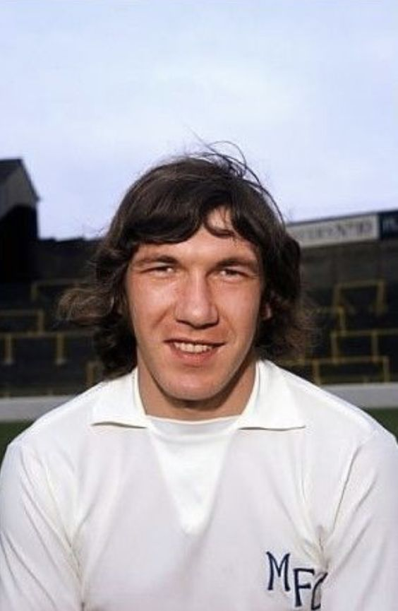 robertmdaws's tweet photo. His total of 602 appearances remains a club record. He released an autobiographical DVD titled 60 Minutes with #BarryKitchener, and in May 2007 was voted by fans to represent @MillwallFC  in the P.F.A. Centenary Hall of Fame. https://t.co/hMwtu4ZJly