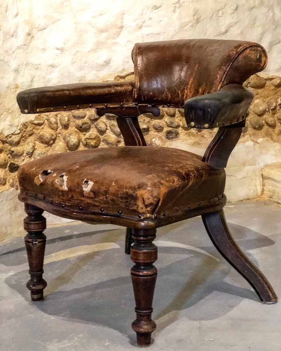 mary_swallow_'s tweet photo. Latest stock. Handsome Victorian ‘campaign’ chair by Ross &amp; co, Dublin. Coming soon to https://t.co/DnFNDNC5p5 #rossandco #campaignchair #campaignfurniture #irishantique https://t.co/SP8U3gzlLk