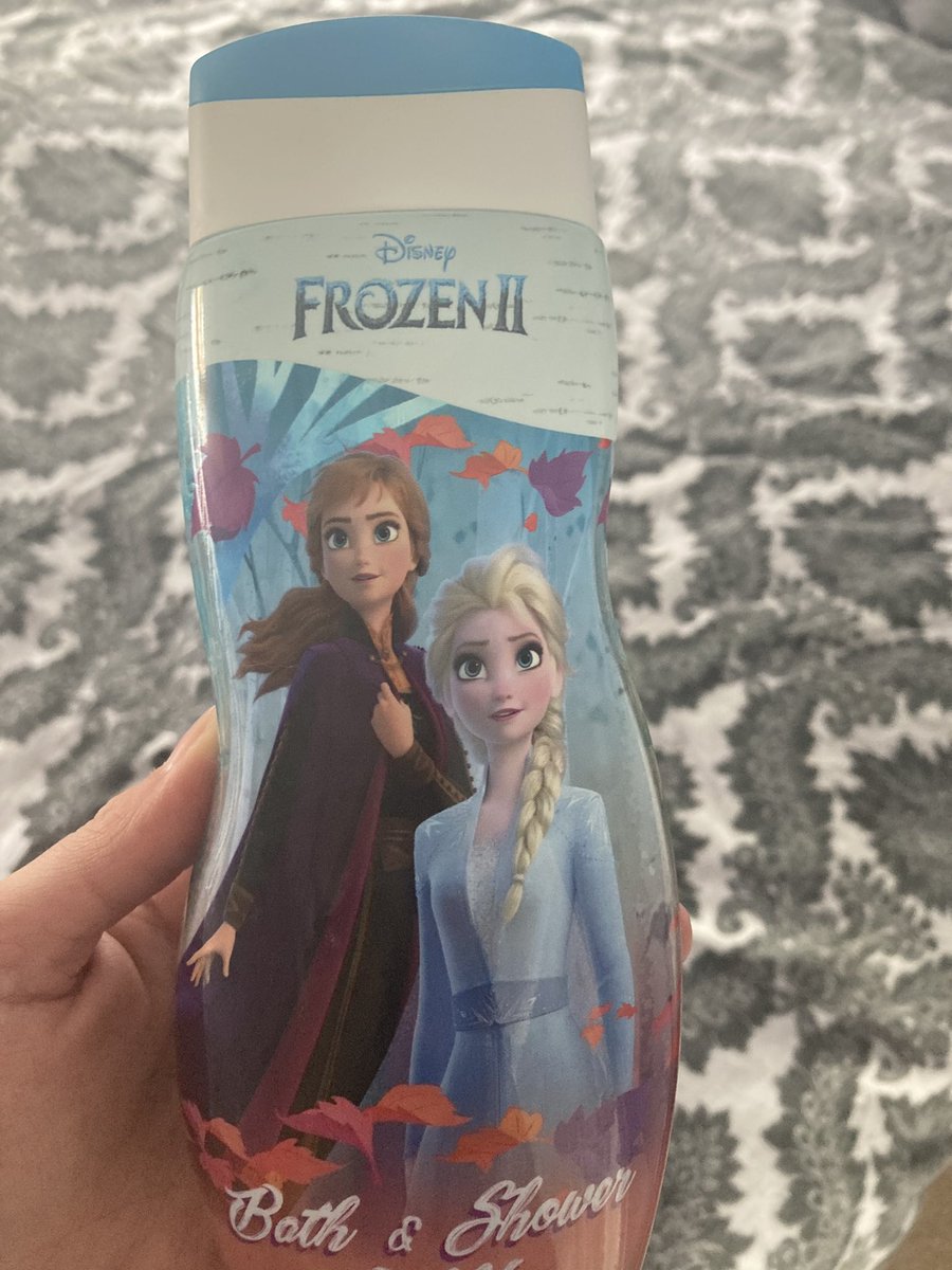 HannahQ69367027's tweet image. Continuing on the theme of things I am going to steal/wear/eat while you @ljhill85  are not here... the bubble bath... that’s right, I’m getting the first bath of the night 🤣 #sorrynotsorry #nobubblesleft #firstbath #nohotwatershallbeleft