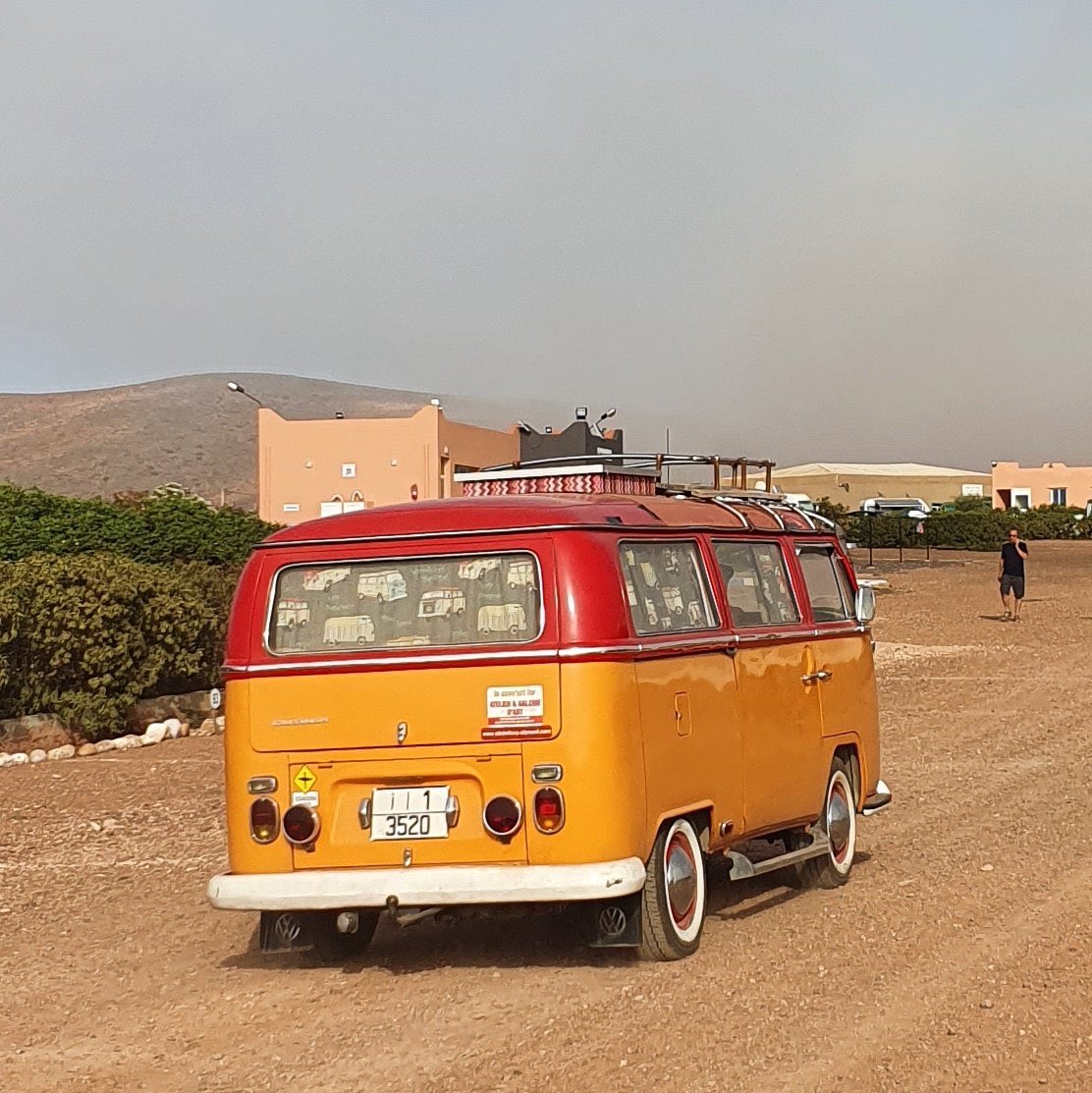 fmaa33955580's tweet photo. A picture and a story:
@SafaaK : “The driver is a single dad from Ourika camping with his two kids and four cats.. the cats quietly stay by the tent while the dad and kids drive around the surrounding beaches...”

Volkswagen Combi https://t.co/YnO0AJh7Yf