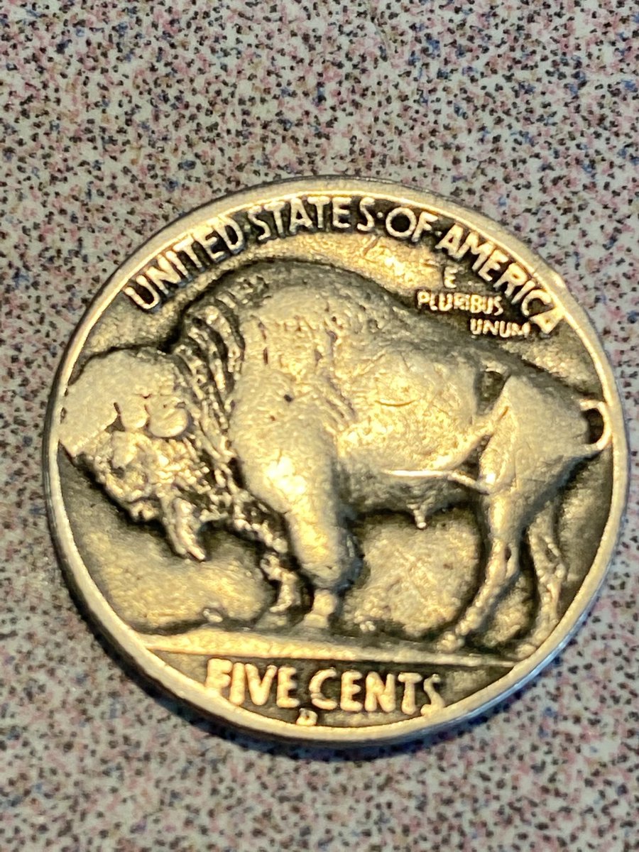 LarryMondello2's tweet photo. Wonder what this is worth?! #ProbablyANickel #FOREmaybeFIVE https://t.co/tuAlVcO0fV