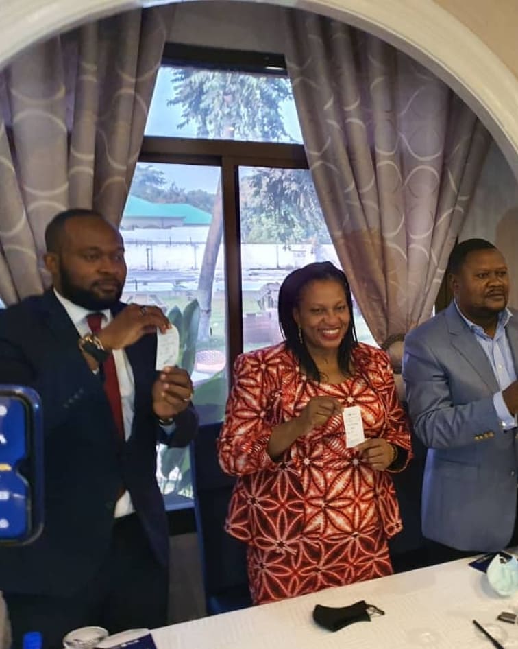 SpecialeYelu's tweet photo. Lancement de la campagne "To tombola Ndembo" avec @BobMakandalele de Grow Africa et Lambert Osango,président de l'#ADFCO qui sollicitent la contribution de tous les #congolais et de la #diaspora pour améliorer les cond. de travail et de vie de nos #footballeurs.Soutenons les 💪🏾🇨🇩 https://t.co/zkA3QHihYX