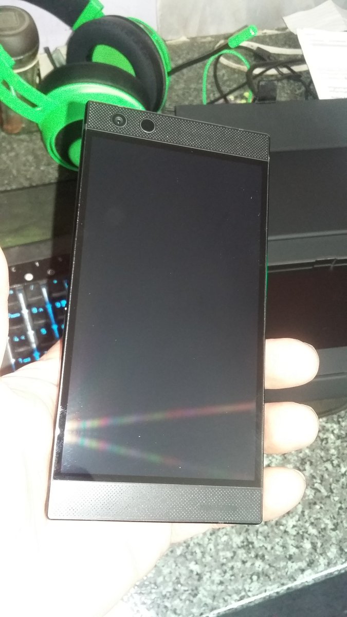 ChrisTonnies's tweet photo. Thank you so much @RazerSupport  for your help. My new @razer_phone  arrived today 2 weeks after sending you mine. Fantastic super fast service.  @Razer . https://t.co/jVl5J5Xces