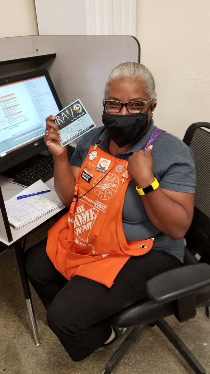 JustinRoth3016's tweet photo. Recognizing ASM @ImogeneGrant19/ Head Cashier Ronitta for getting #VOCMENTION last week. Ronitta traded in Stars for her 10Star. Got more stars/ Bravos to hand out this afternoon to our closers. #drive3stepprocess @KevinDuncan3016 @adam_veatch @Melissa_DHRM196 @ShowMeShawnD196 https://t.co/PXj9bWurQ7
