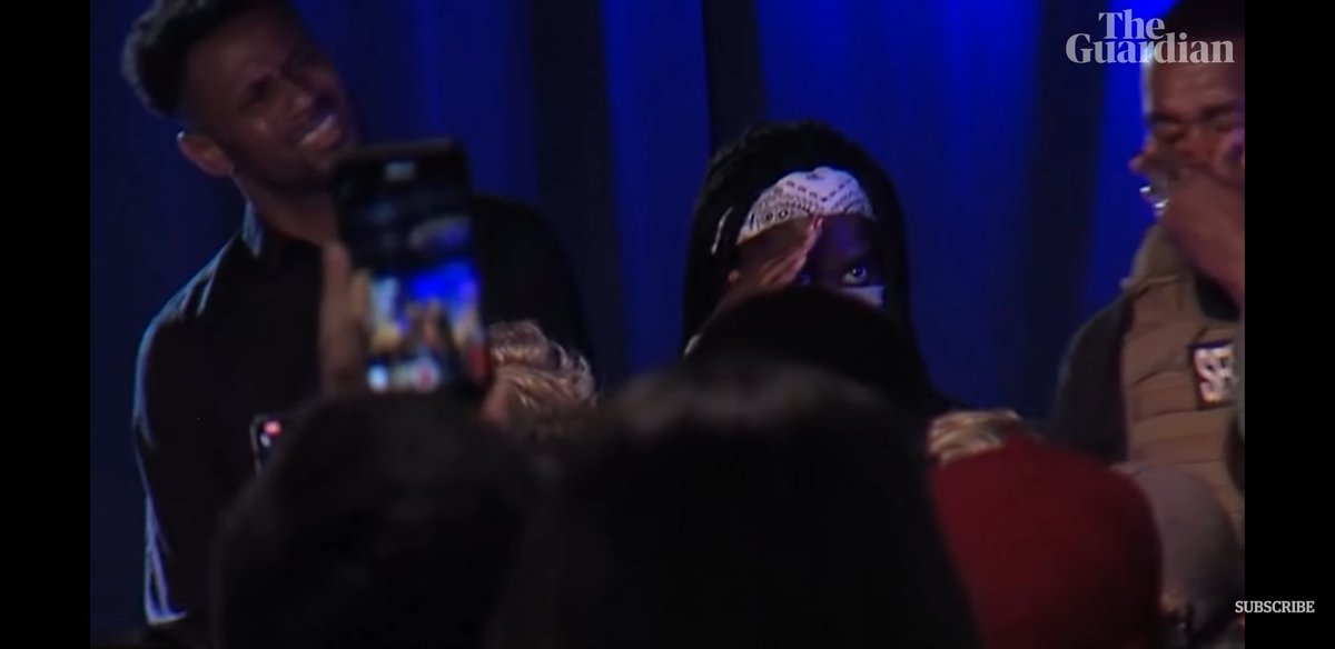 Shiftfaced__'s tweet photo. Lol at this guy behind Kanye https://t.co/J3qVY5oRJ4