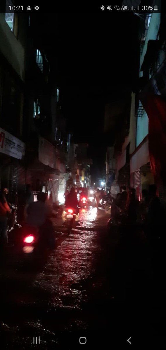 irfankhalifa2's tweet photo. Malwani 7 No Entry se leke 50 No Masjid tak sare pole Lights Band hai 
Kahi kahi 1 lights chal raha hai. Kafi andhera hai isko jald se jald sahi kar ke chalu kiya jaye . Chowdry medical line Malwani Gate No 7 . Malad west @Adani_Elec_Mum @mybmcWardPN @MCGM_BMC https://t.co/Z0ViKOOn7P