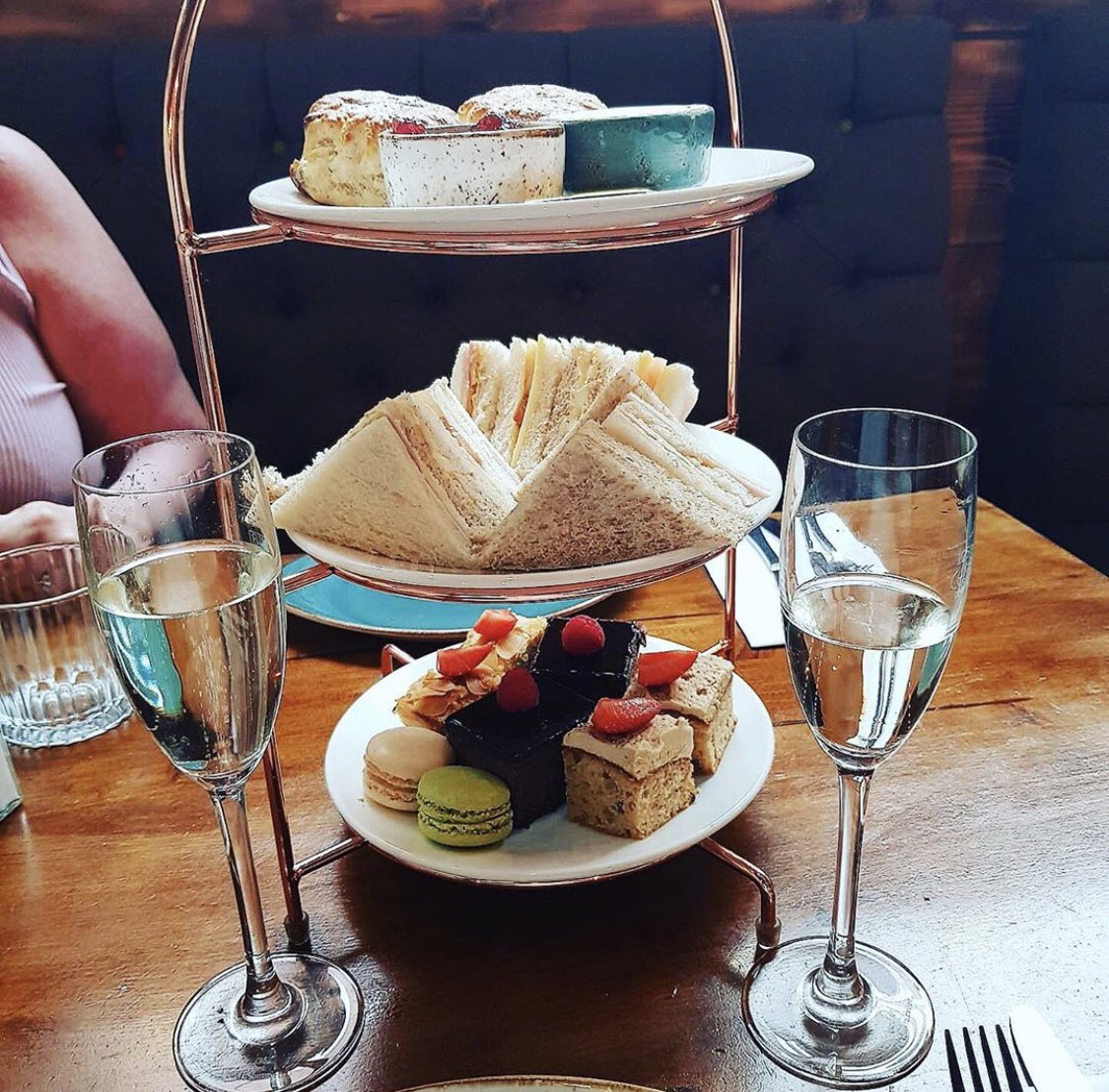 You can now purchase gift vouchers for our amazing afternoon tea with either a glass, bottle or bottomless Prosecco for as little as £9.50 person. Buy yours today and view the menu via our website! ❤️👍 ropewalksbarandkitchen.com #liverpool
