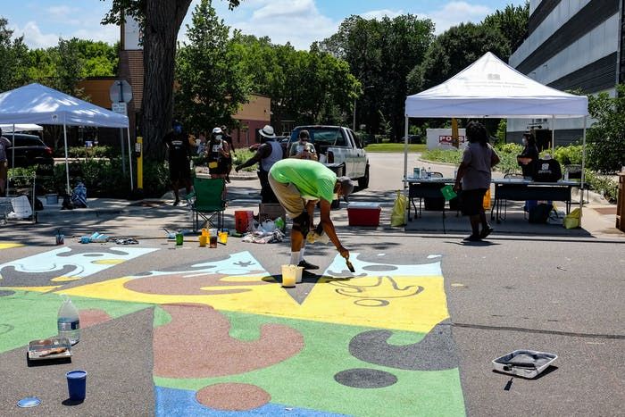 citypagesarts's tweet photo. The 16 artists who painted #Minneapolis's Black Lives Matter street mural, in their own words https://t.co/7269fYT3Js #BlackLivesMatter #BLMmural #northminneapolis https://t.co/ByOvuKwGzd
