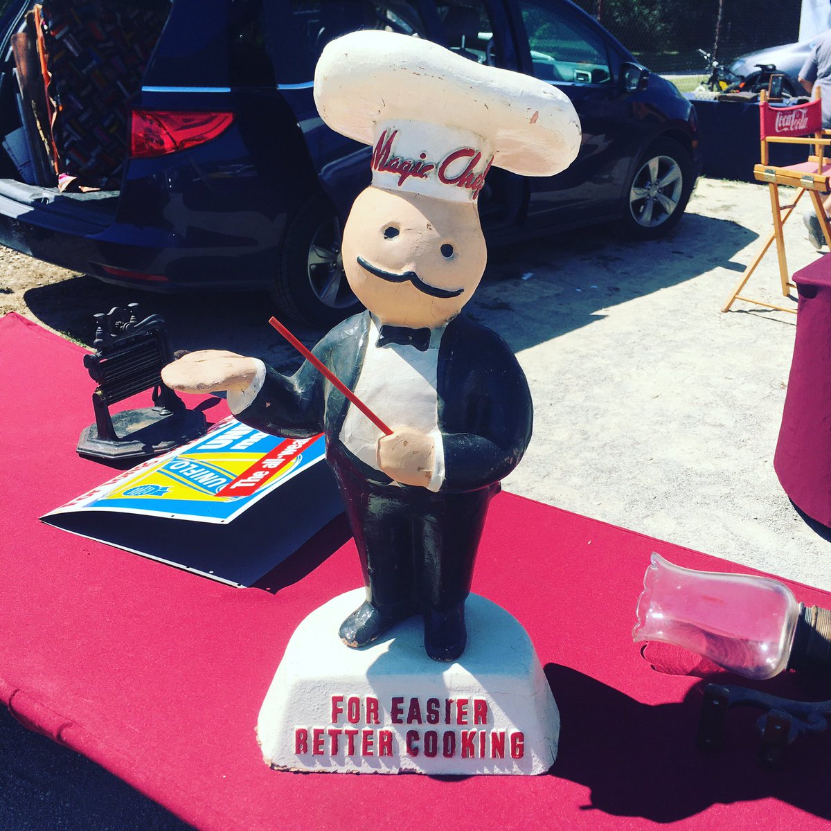 TheAntiqueNomad's tweet photo. 1950s chalkware store displays were whimsical visual props that are fun for kitchen and advertising collectors now! This happy chef showed at this weekend's Burton, Ohio show
#vintagechalkware #vintageadvertising #1950skitchen #vintagekitchen #chef #vintagechef #theantiquenomad https://t.co/alx8Exl4HO