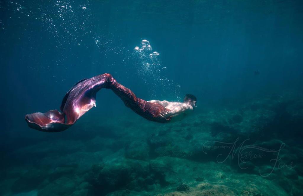 SirenTV's tweet photo. Swimming into #MermanMonday. 
________
Photo via: https://t.co/FVd74STKH8 https://t.co/hDLB3FnsqR