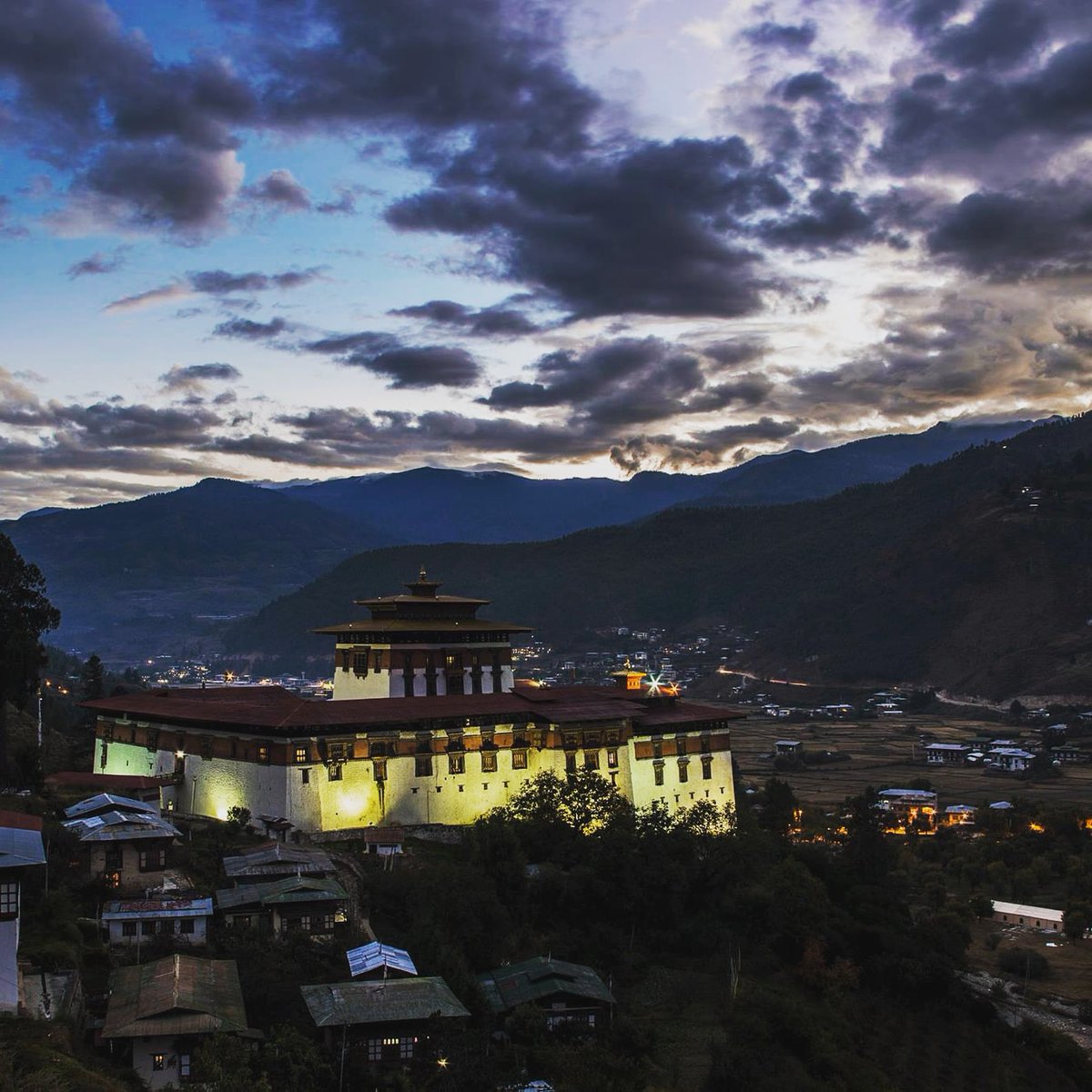 DrukGiGyem's tweet photo. Beautiful color of evening in Paro, Bhutan with view of Paro Dzong (fortress) emerging in lights. 

Follow us on
Instagram: https://t.co/CGi9oWv26y

Like Page on Facebook: https://t.co/zvDqZRFGTi https://t.co/rIih4cqSvO
